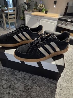 New In Box adidas Breaknet Sleek Women’s Black Suede  with Bronze An Gum Sole
